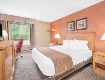 Days Inn & Suites by Wyndham Duluth by the Mall