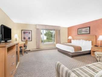 Days Inn & Suites by Wyndham Duluth by the Mall