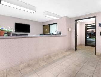 Super 8 by Wyndham Duluth