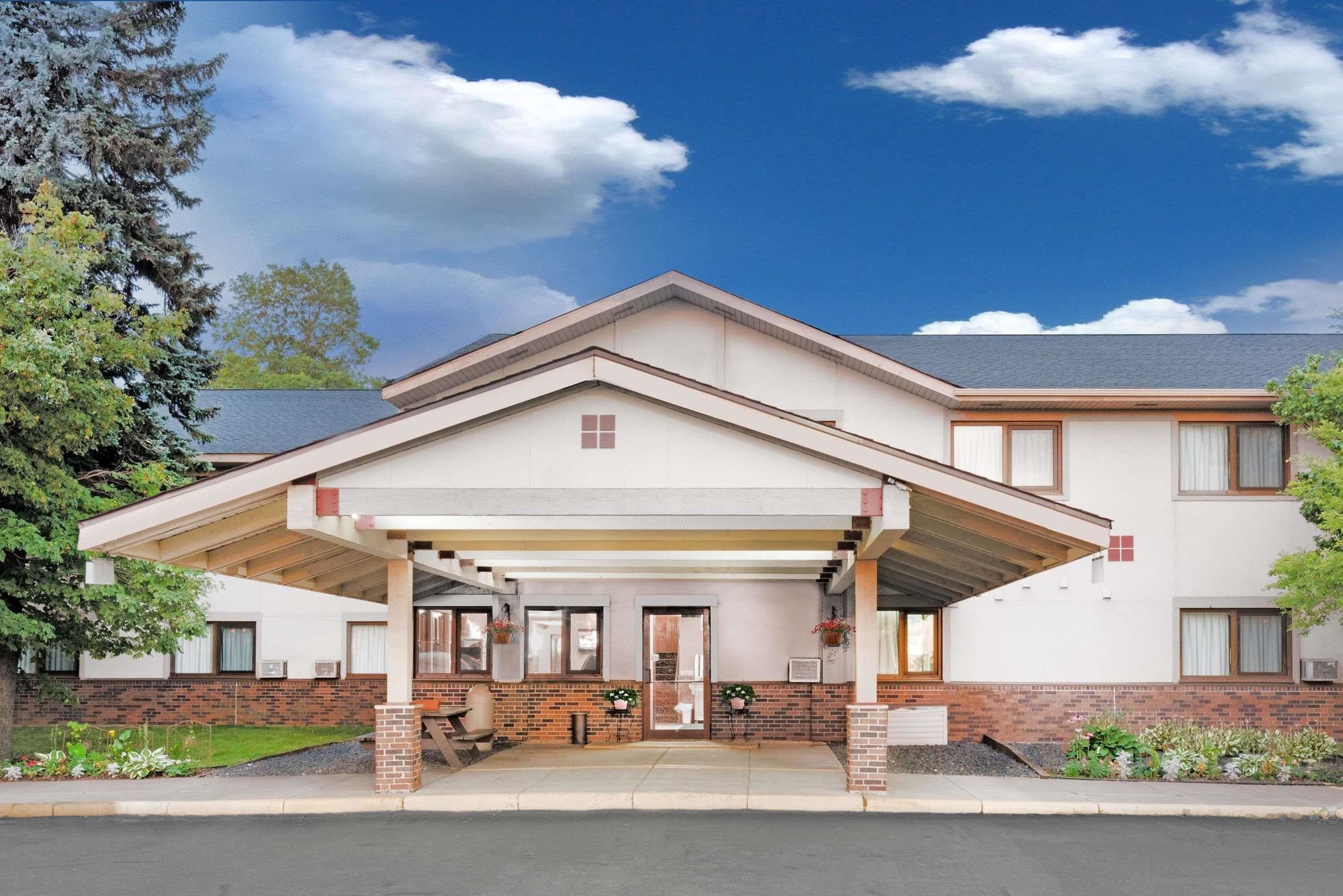 Super 8 by Wyndham Duluth