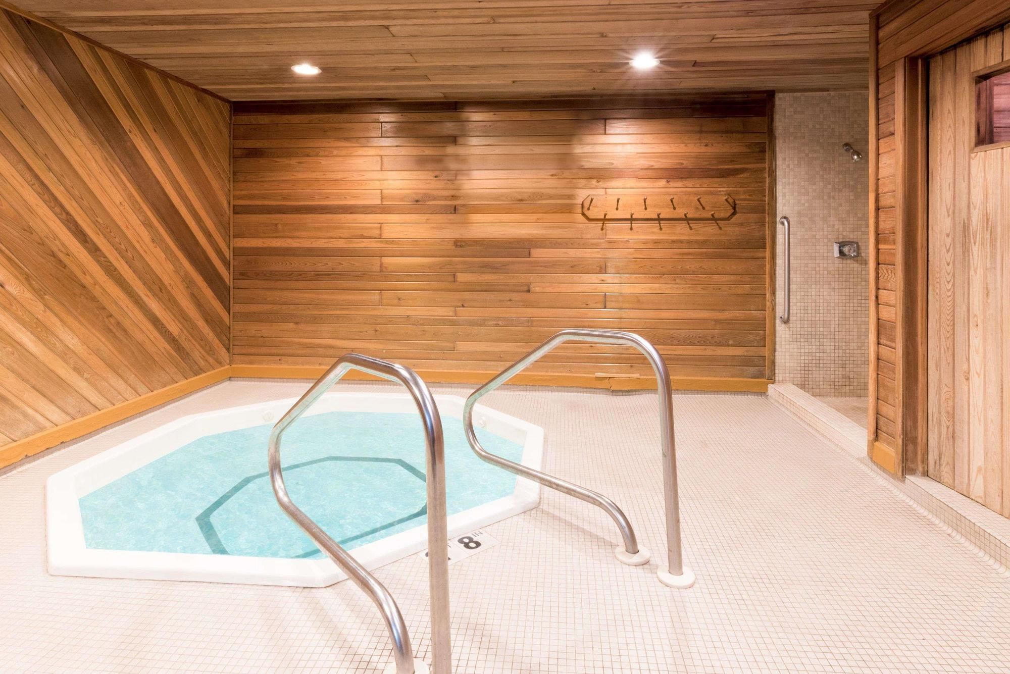 Super 8 by Wyndham Duluth