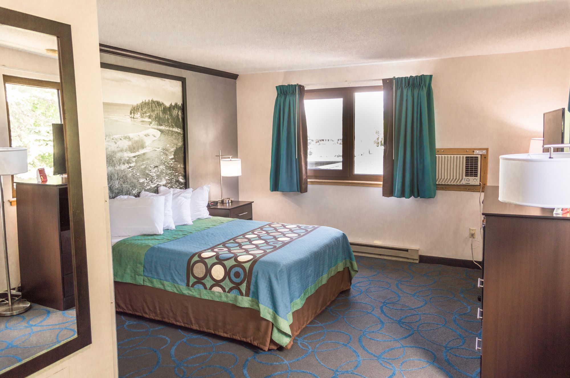 Super 8 by Wyndham Duluth