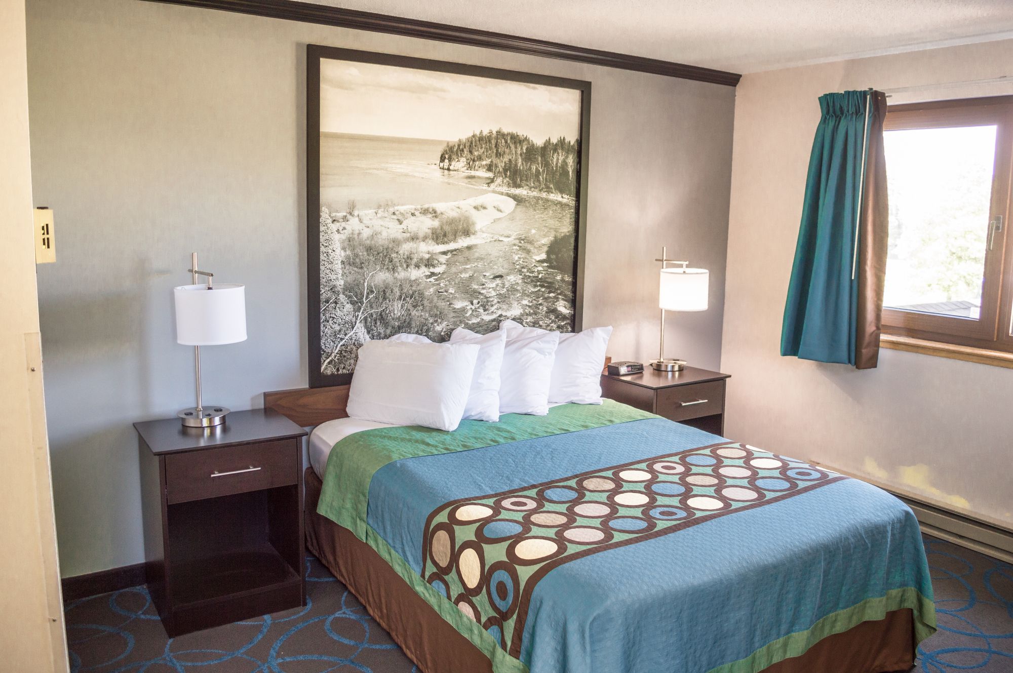 Super 8 by Wyndham Duluth