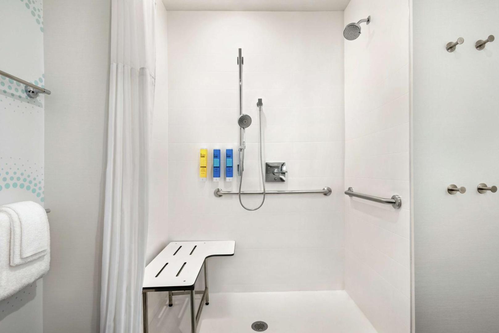 Tru by Hilton Duluth Mall Area