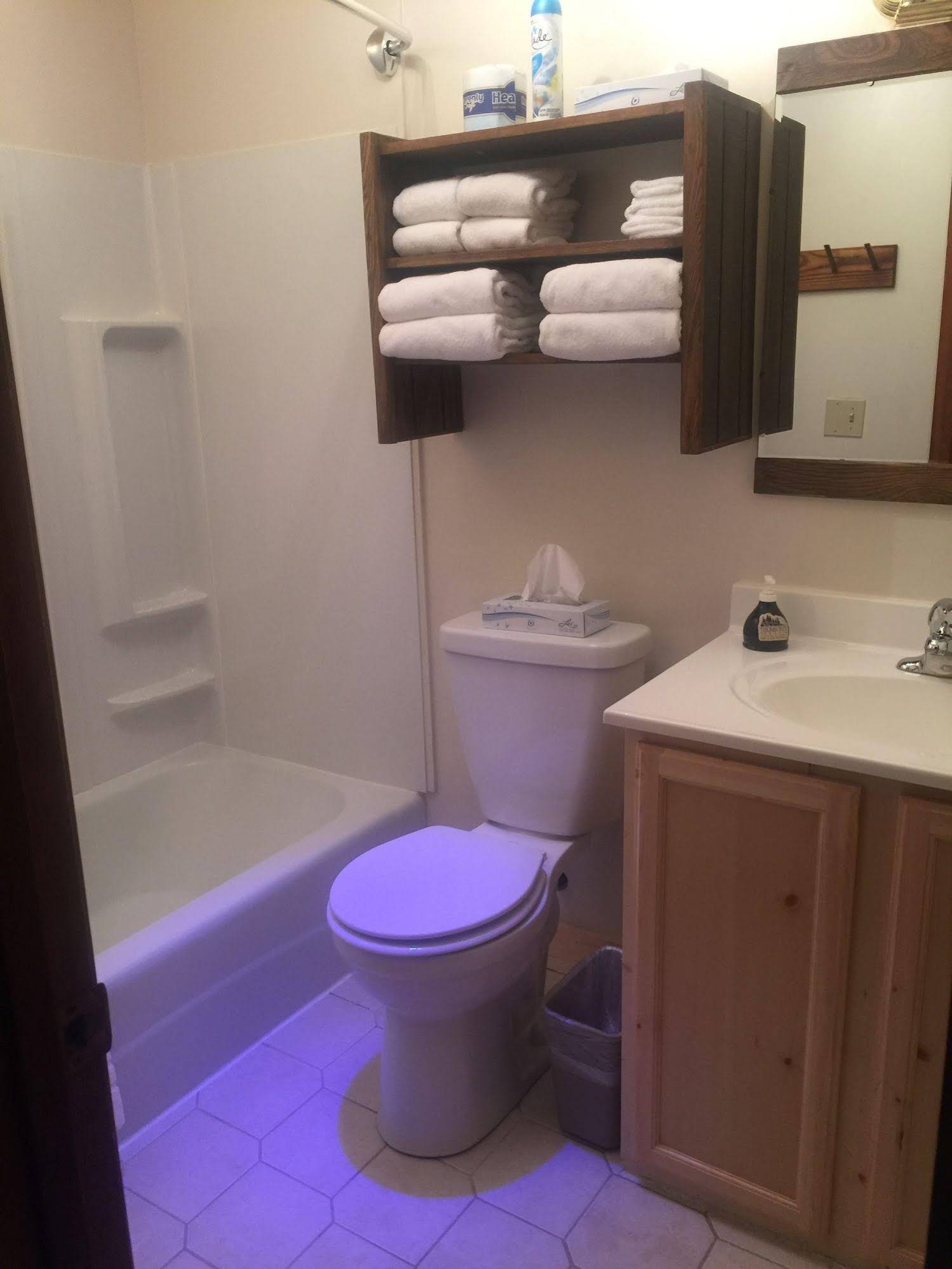 Thomsonite Beach Inn & Suites