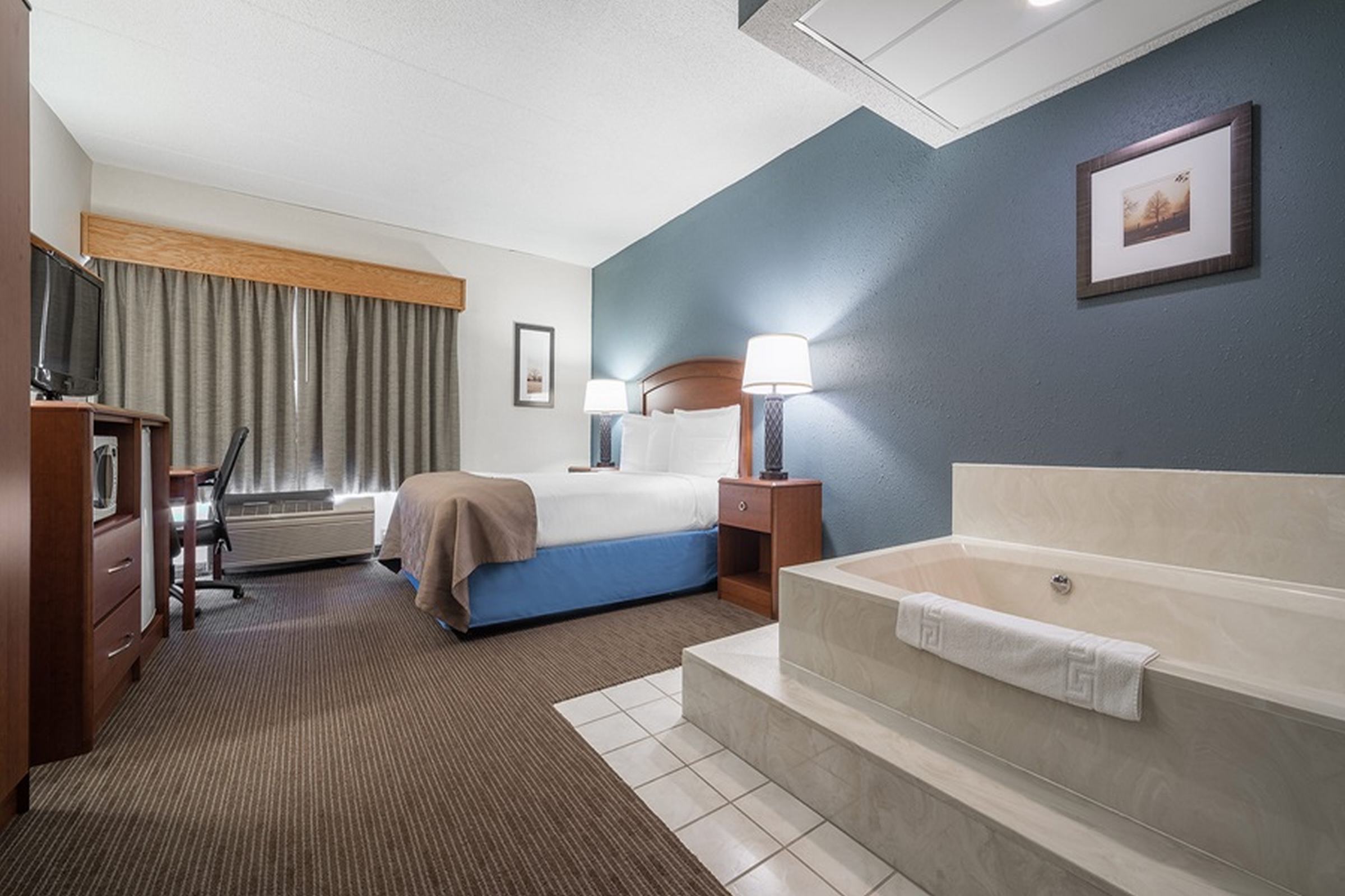 AmericInn by Wyndham Hutchinson