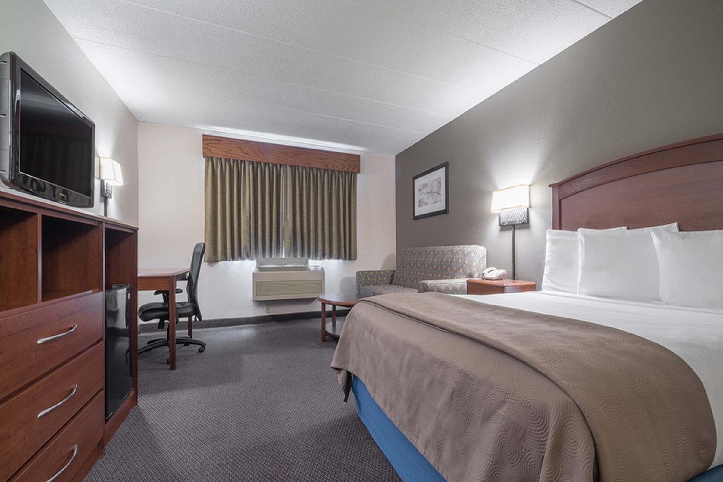 AmericInn by Wyndham Hutchinson