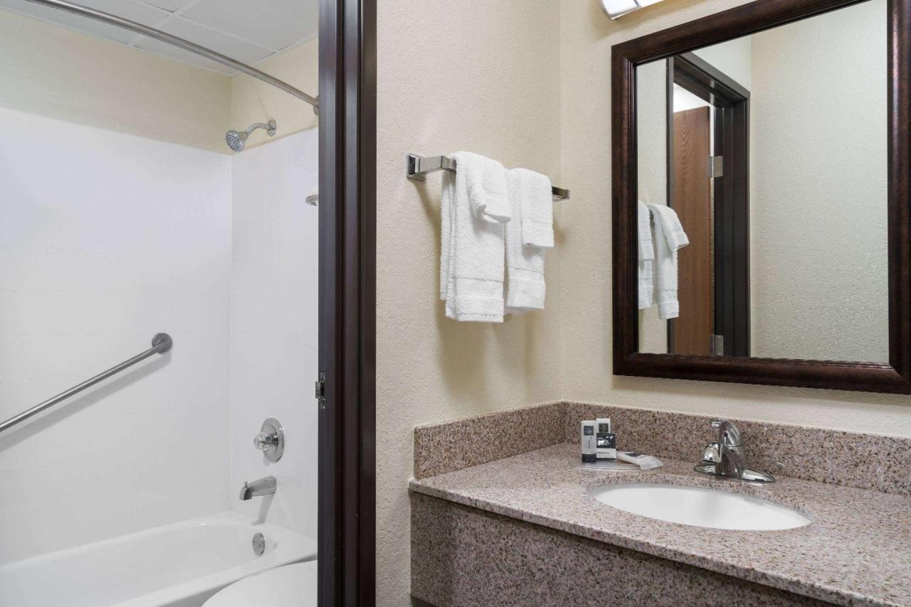 AmericInn by Wyndham Lake City