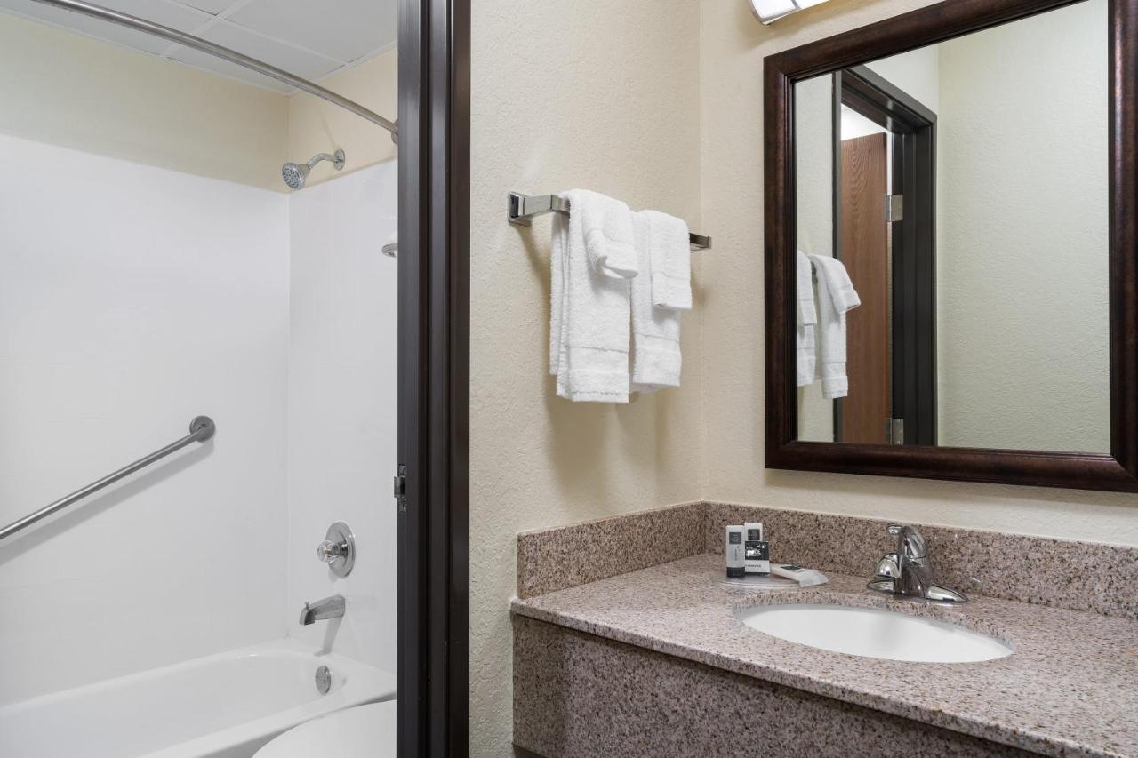 AmericInn by Wyndham Lake City
