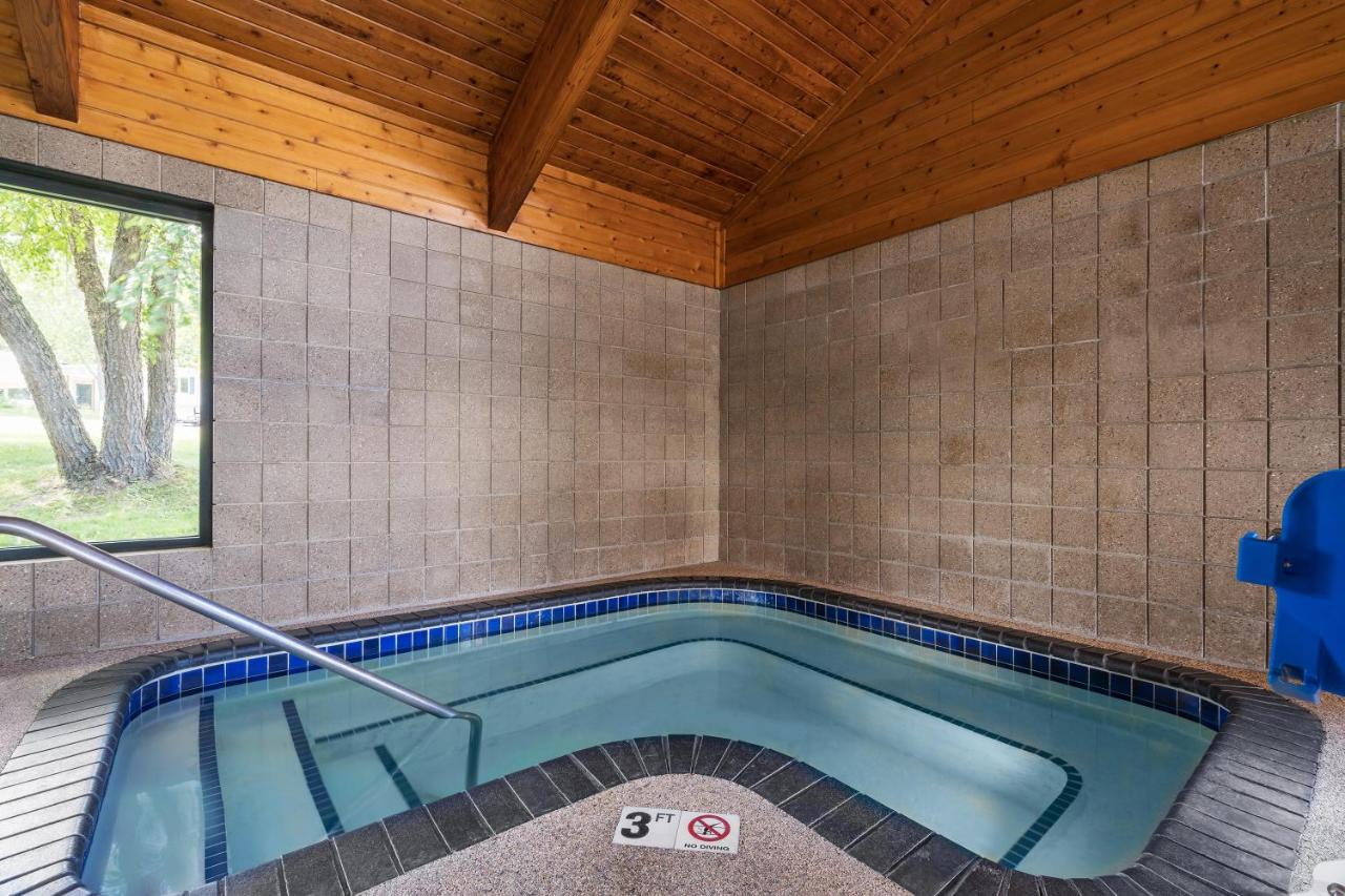 AmericInn by Wyndham Lake City
