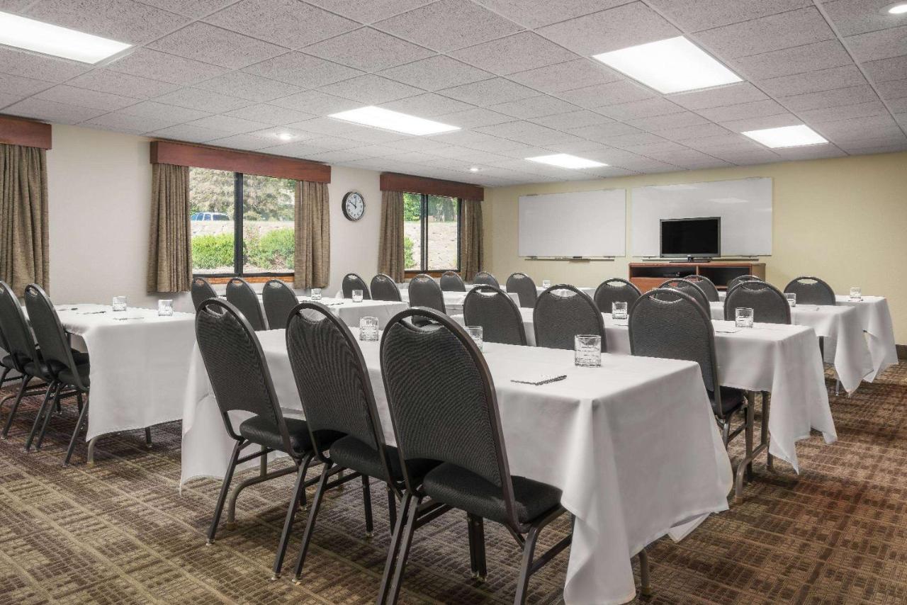 AmericInn by Wyndham Lake City