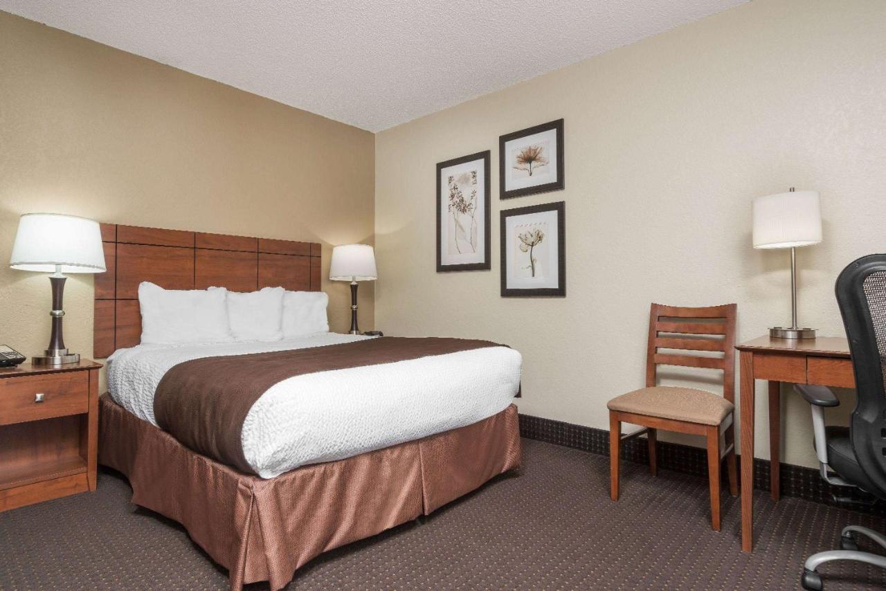 AmericInn by Wyndham Lake City