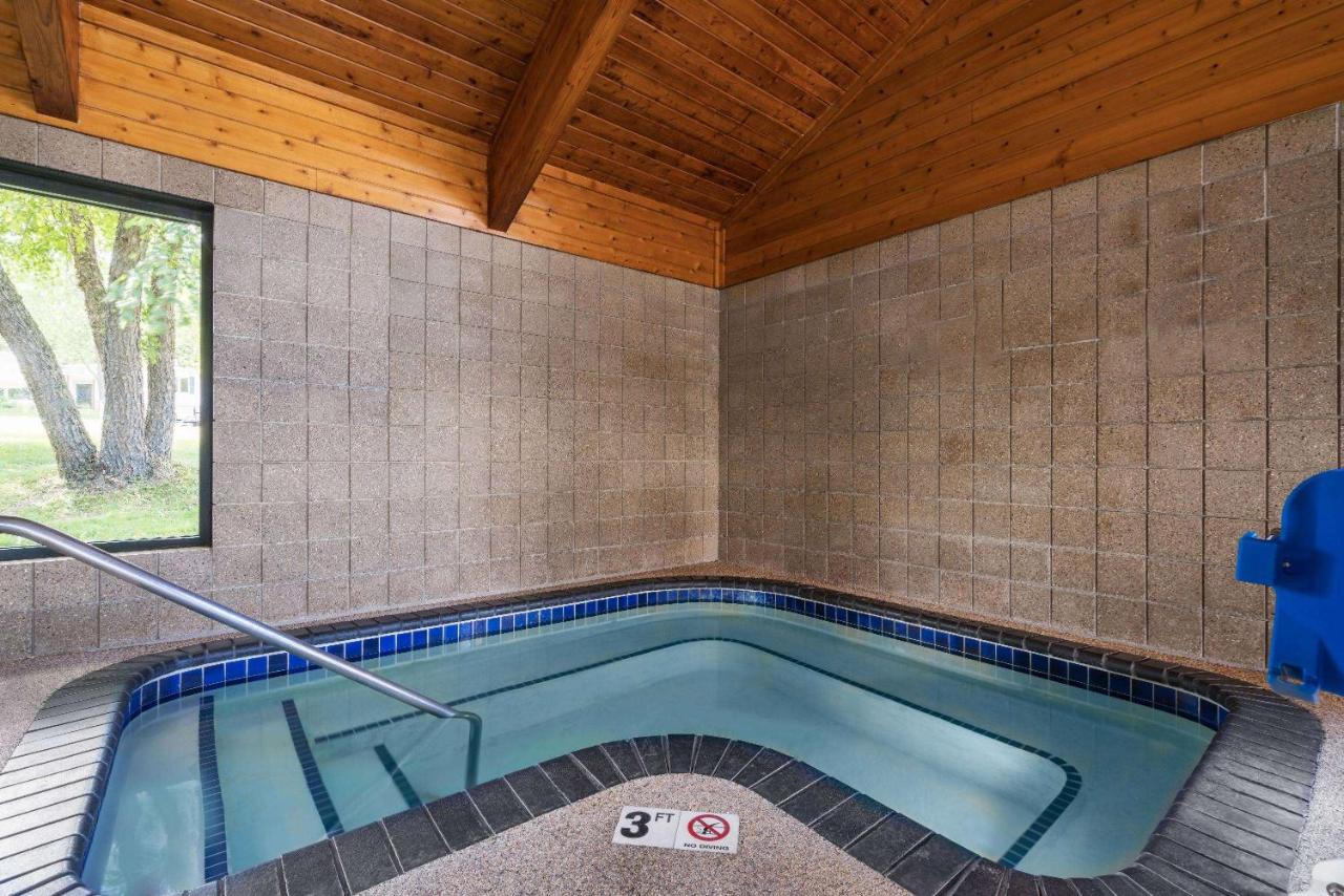 AmericInn by Wyndham Lake City