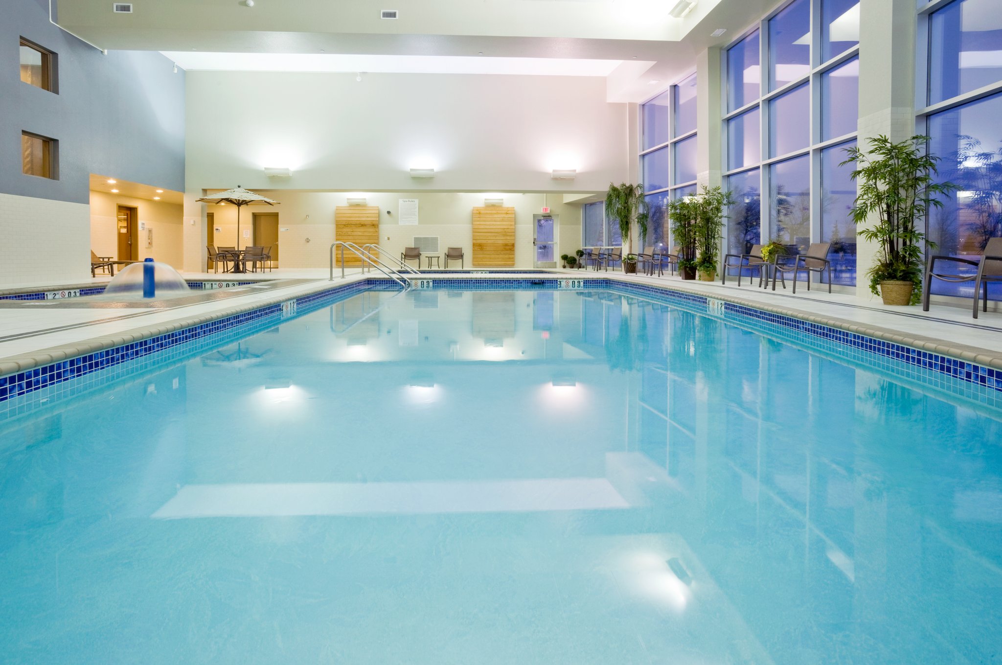 Holiday Inn Express Hotel & Suites Mankato East