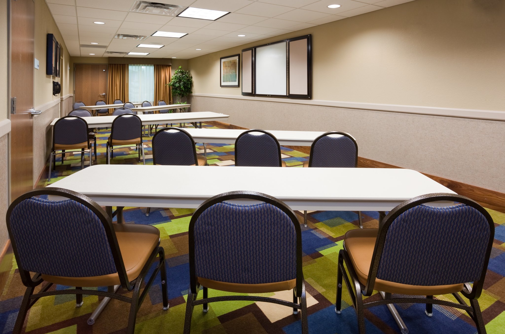 Holiday Inn Express Hotel & Suites Mankato East