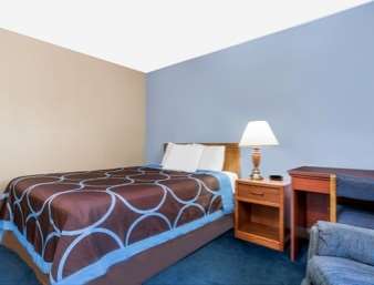 Super 8 by Wyndham Mankato