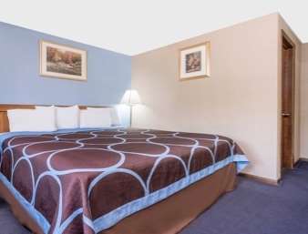 Super 8 by Wyndham Mankato