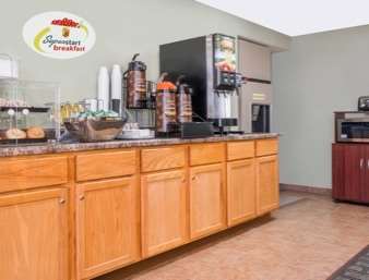 Super 8 by Wyndham Mankato
