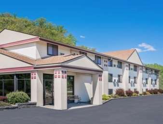 Super 8 by Wyndham Mankato