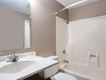 Super 8 by Wyndham Mankato