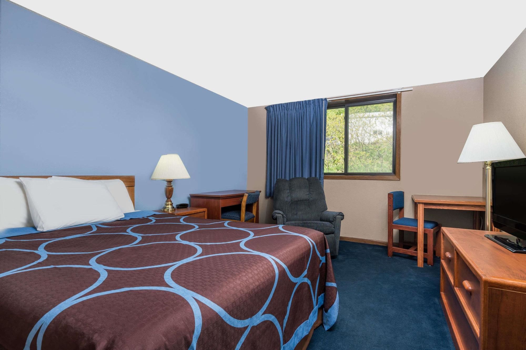 Super 8 by Wyndham Mankato