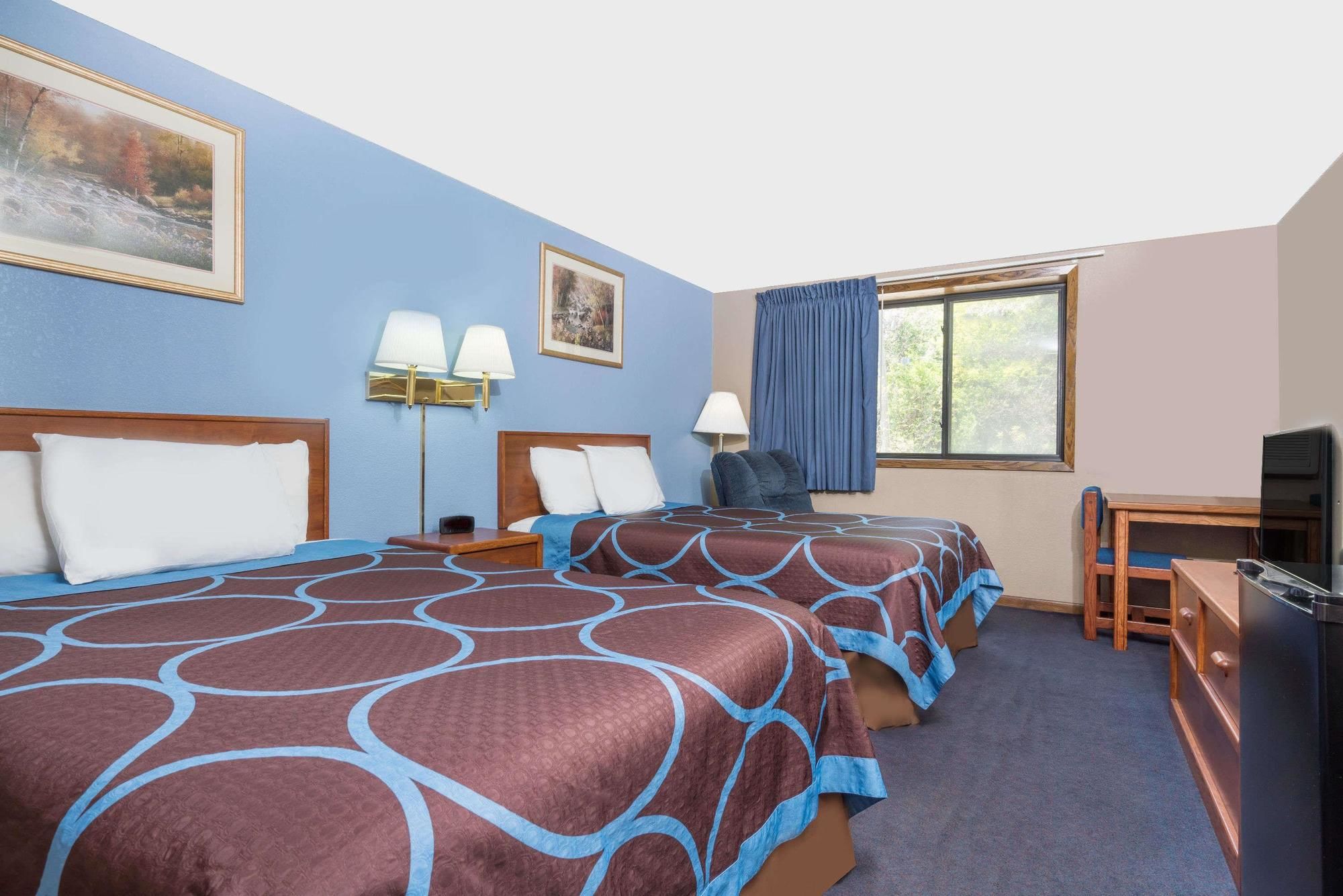 Super 8 by Wyndham Mankato