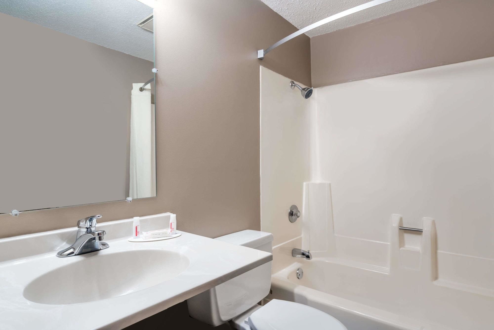 Super 8 by Wyndham Mankato