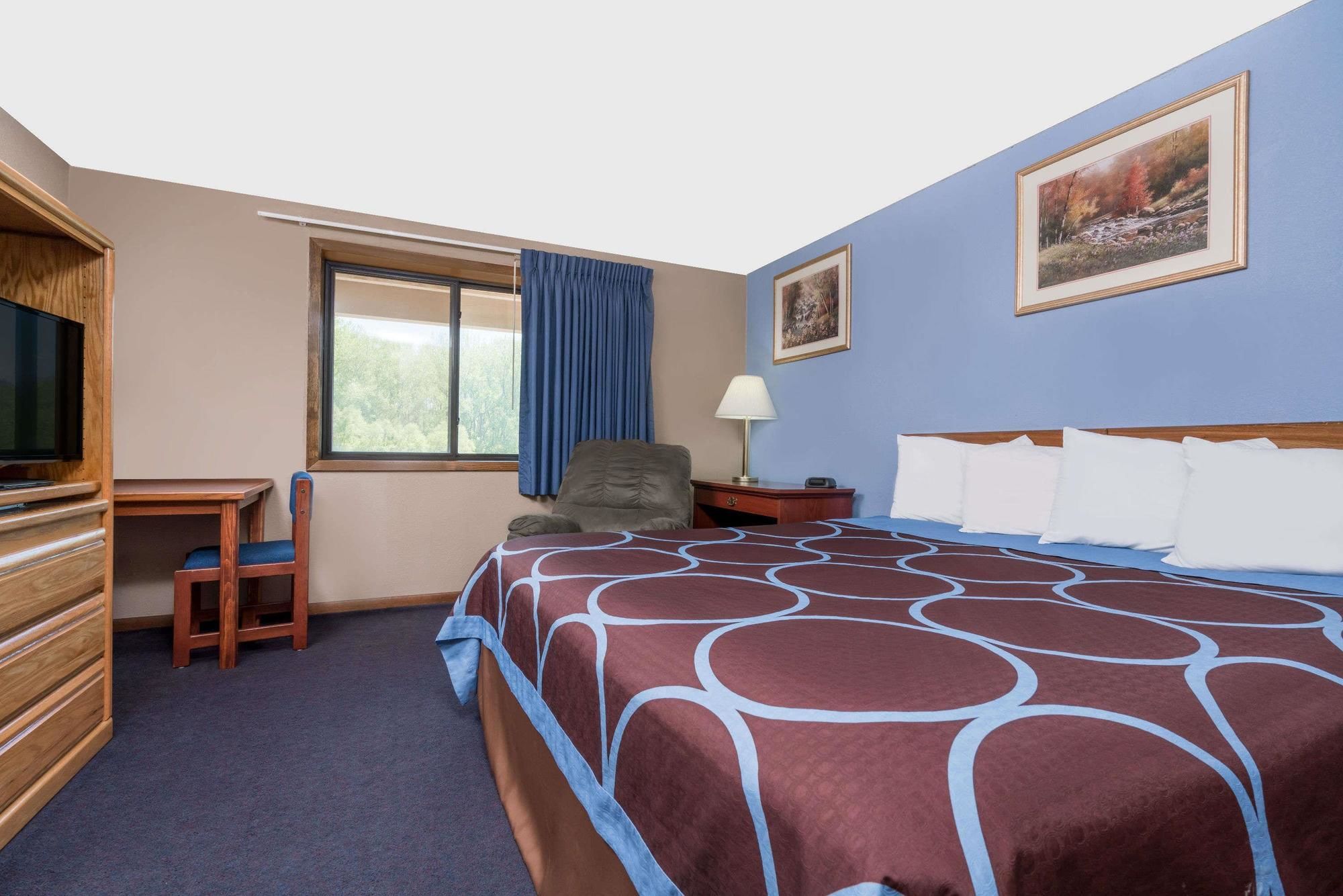 Super 8 by Wyndham Mankato