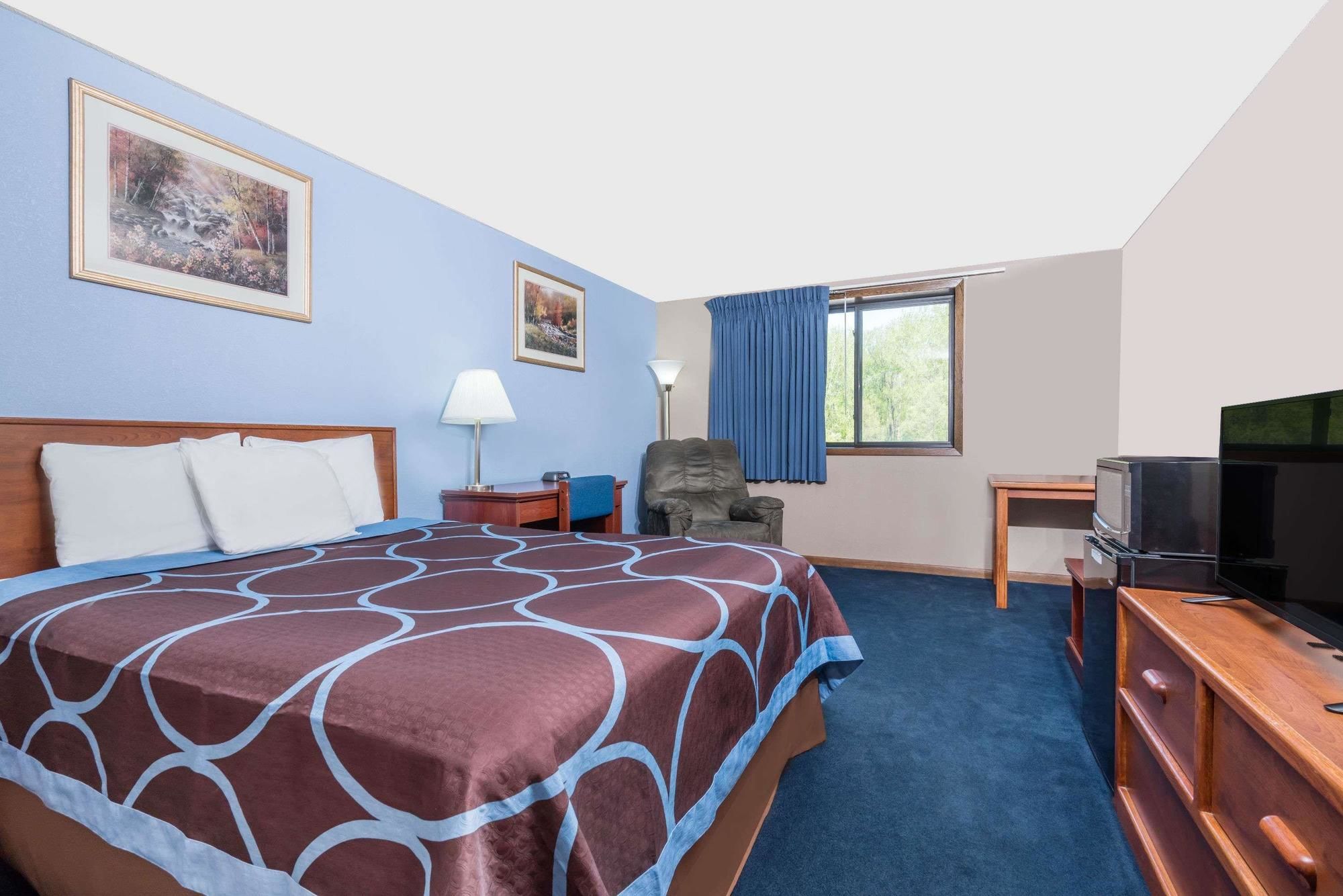 Super 8 by Wyndham Mankato