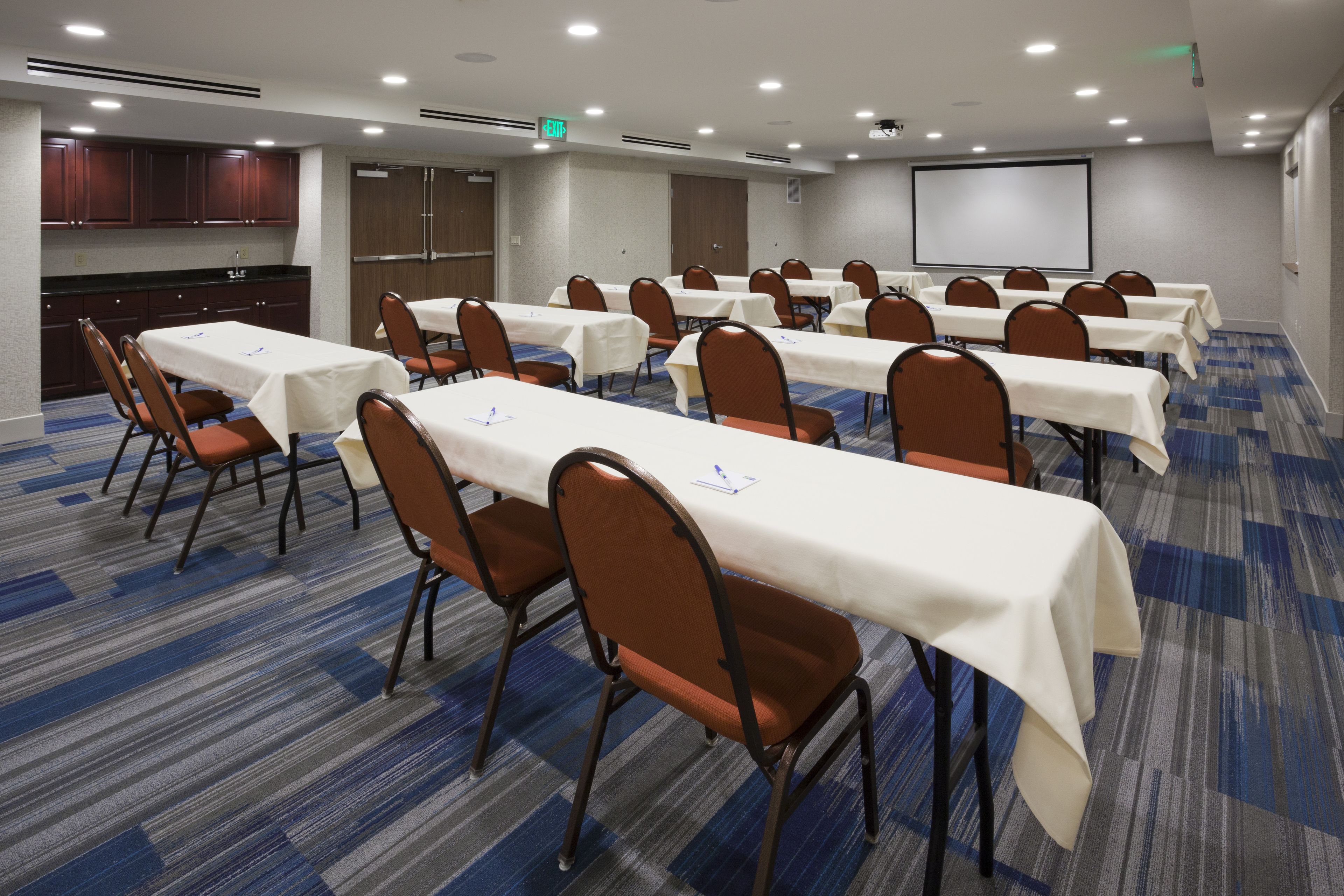 Holiday Inn Express & Suites (Golden Valley)