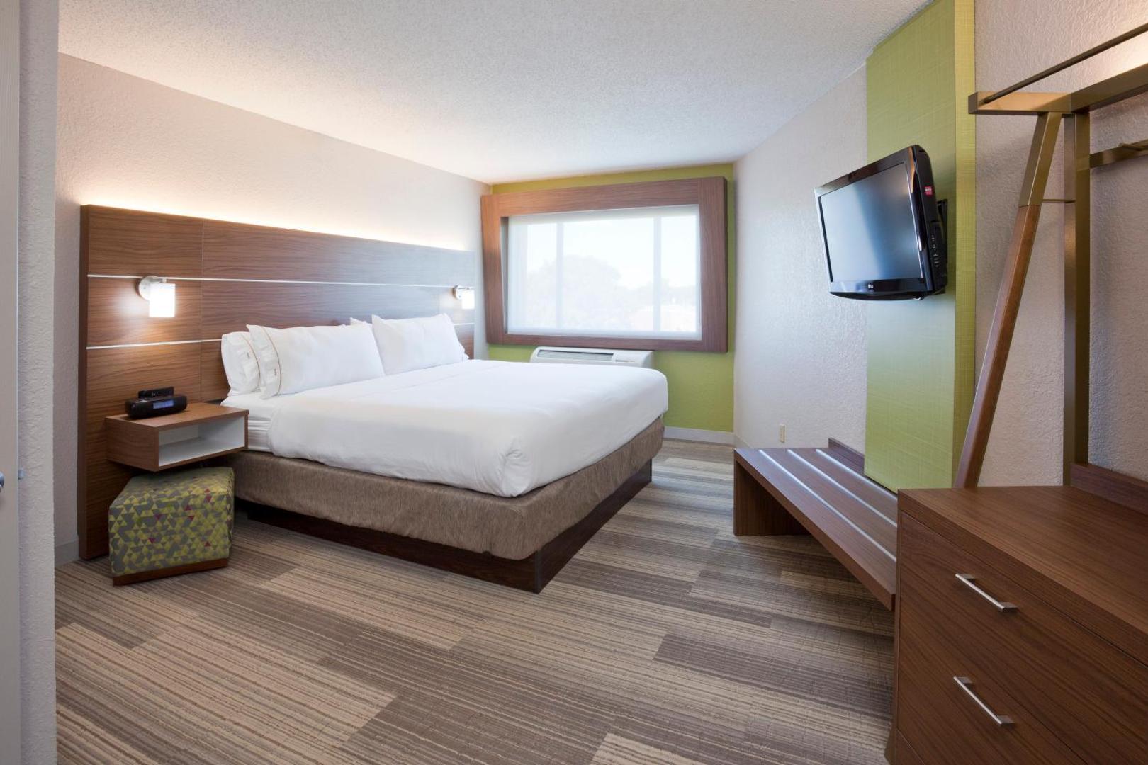 Holiday Inn Express & Suites (Golden Valley)