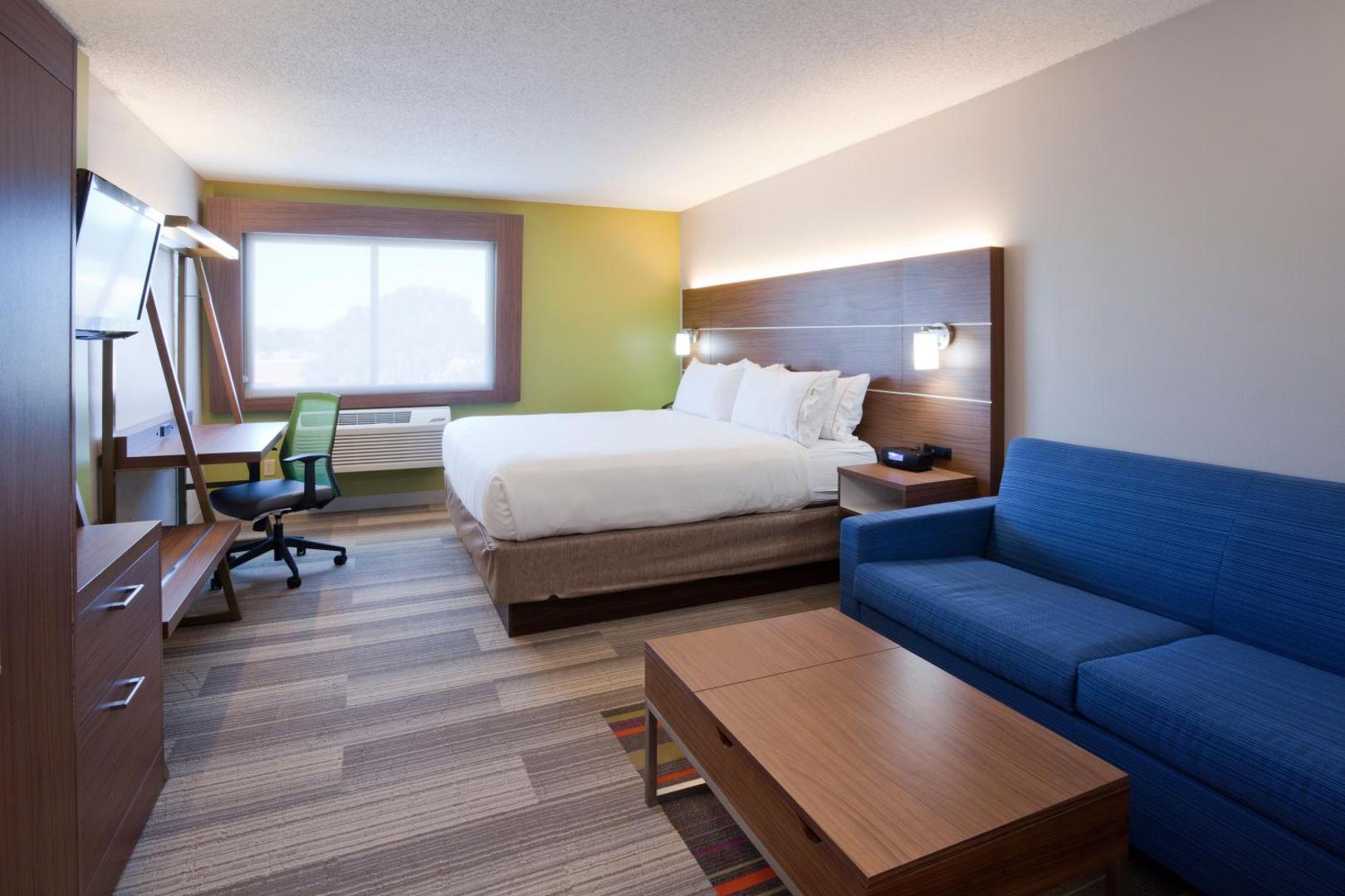 Holiday Inn Express & Suites (Golden Valley)