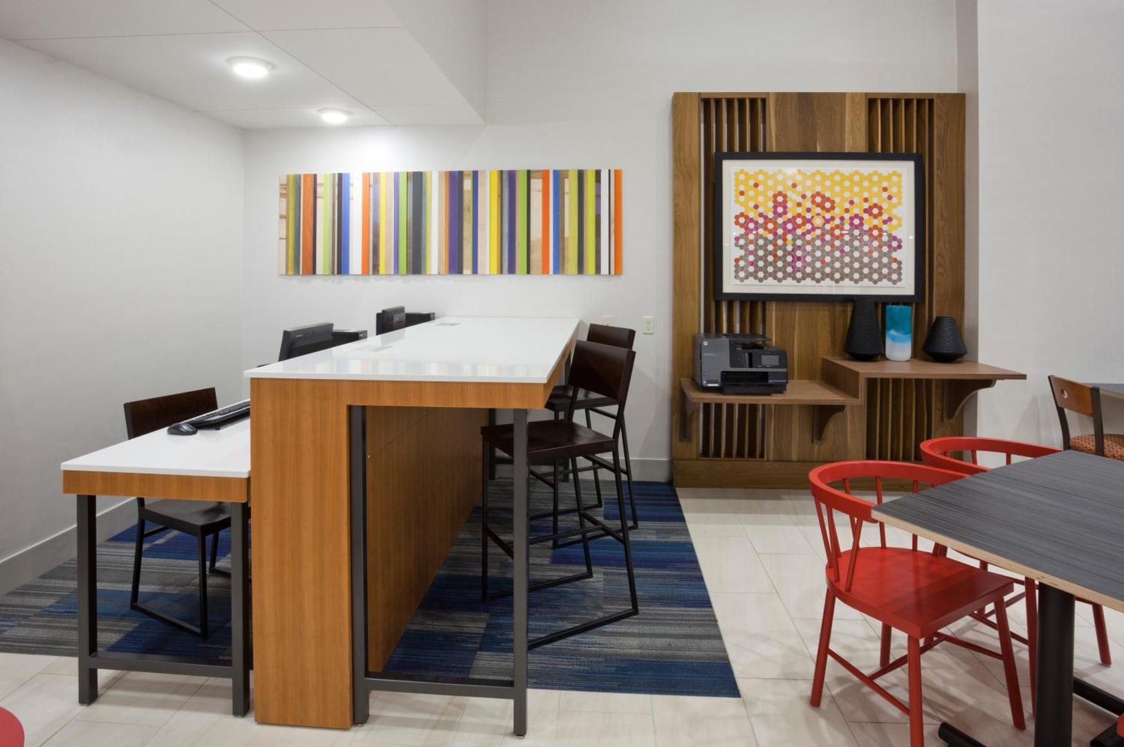 Holiday Inn Express & Suites (Golden Valley)