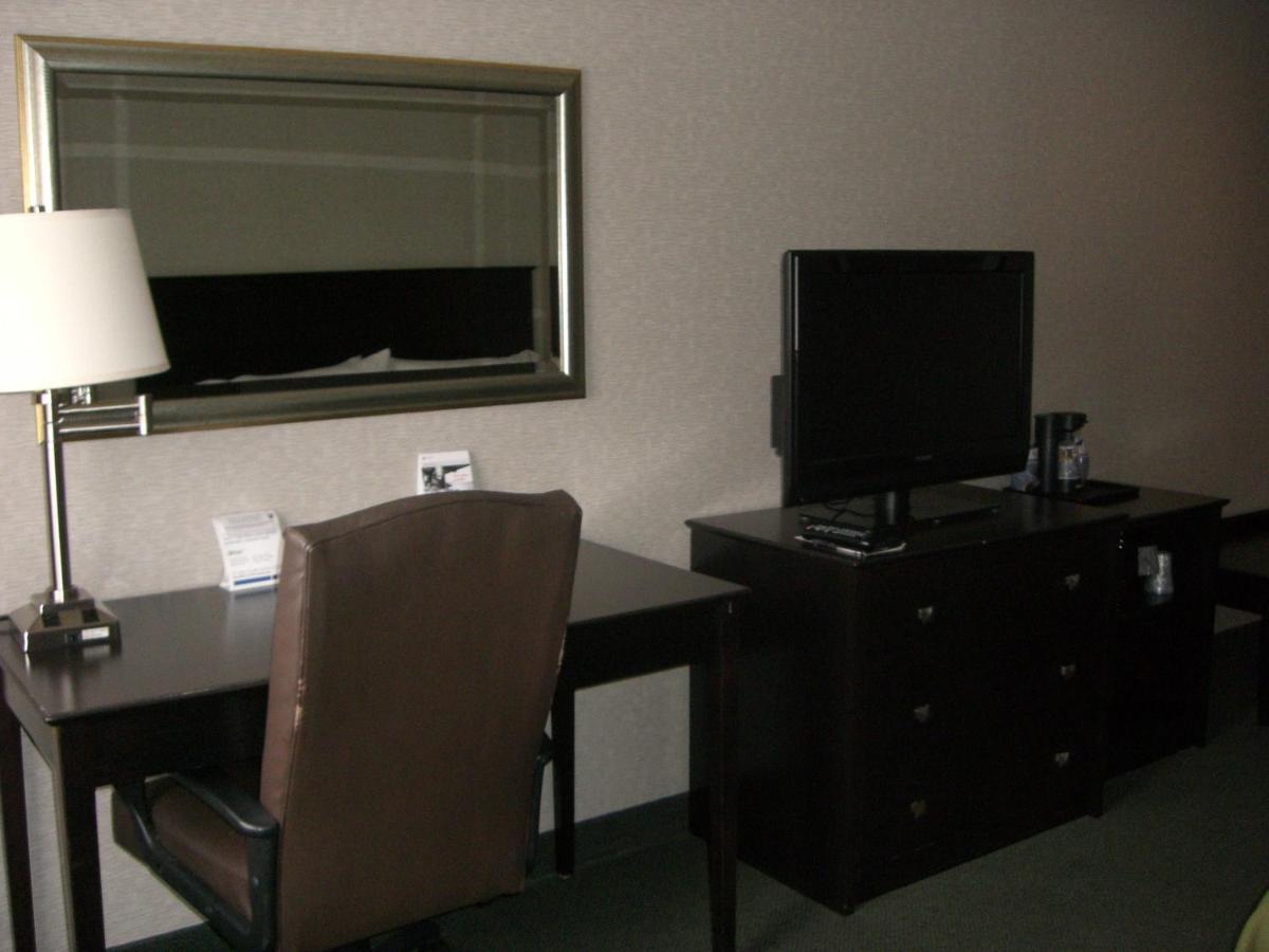 Holiday Inn Express & Suites Minneapolis-Dwtn (Conv Ctr)