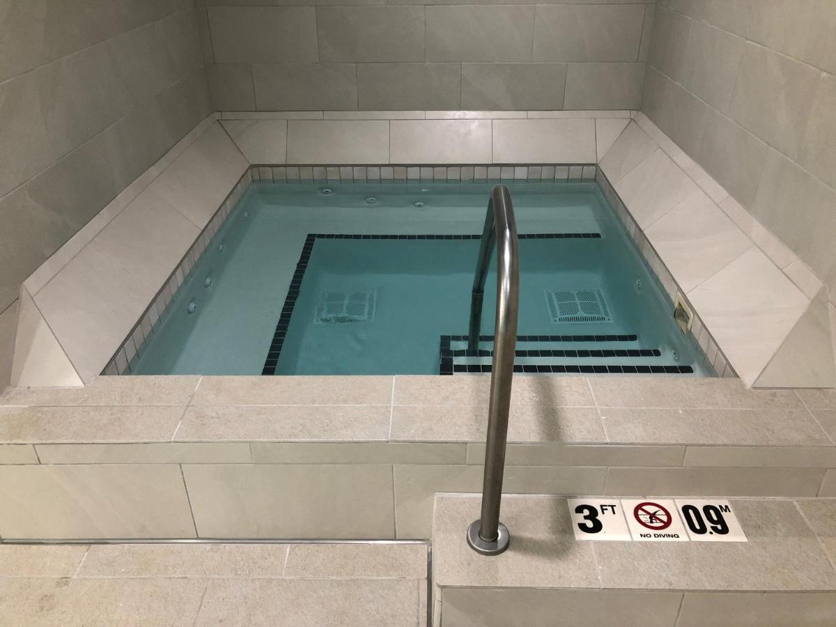 Holiday Inn Express & Suites Minneapolis-Dwtn (Conv Ctr)
