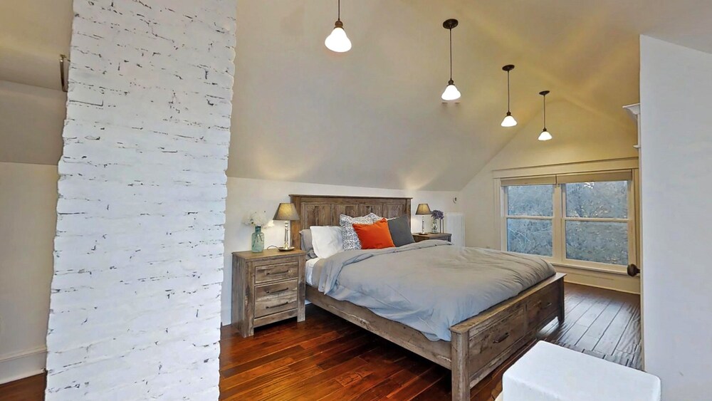 Linden Hills Luxury Charmer