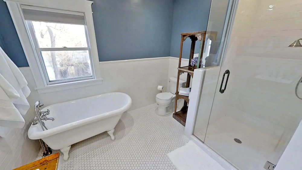 Linden Hills Luxury Charmer