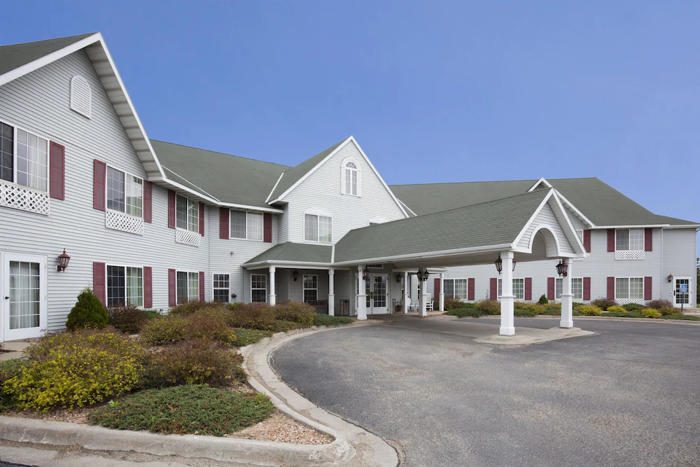 Crossings by GrandStay Inn & Suites Montevideo