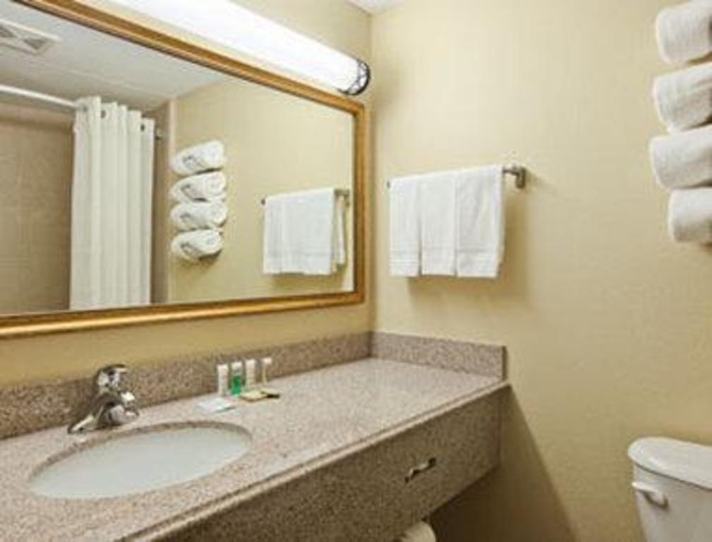 Super 8 by Wyndham Monticello