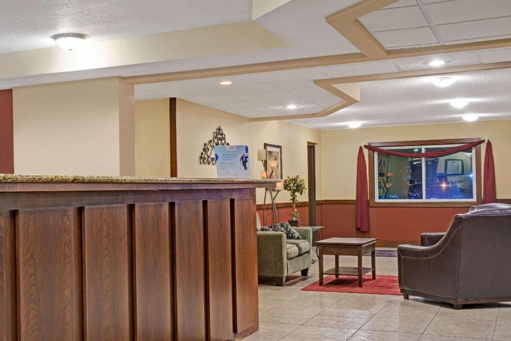 Super 8 by Wyndham Monticello