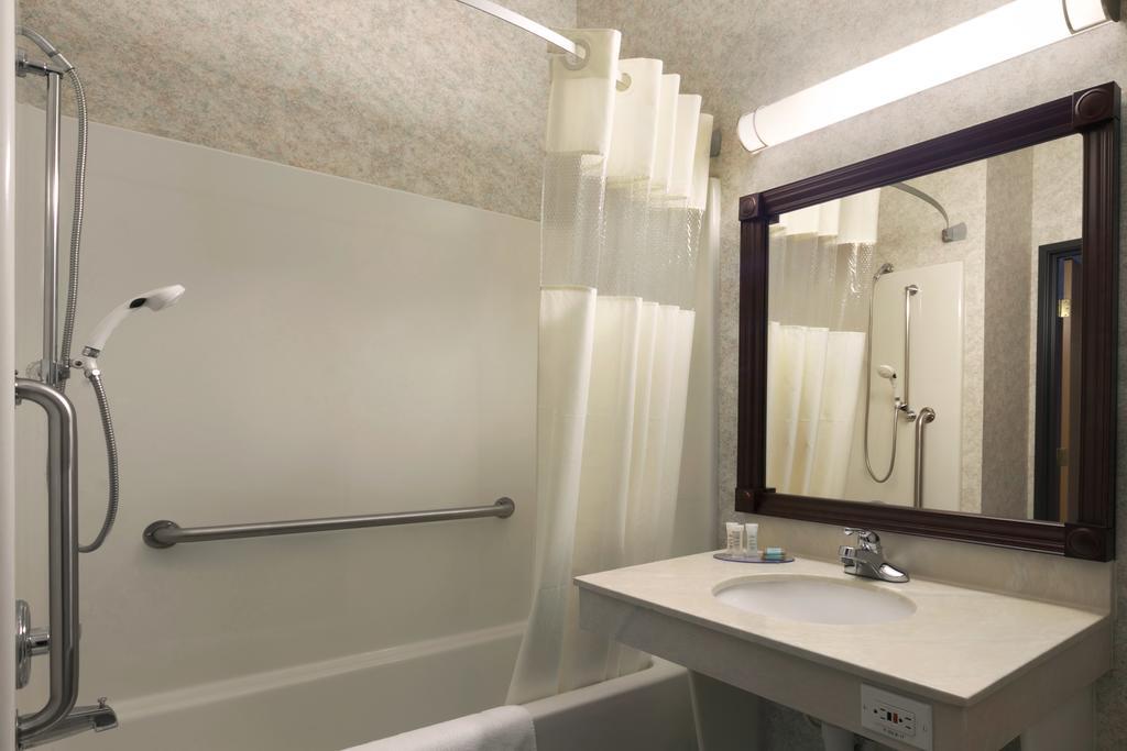 Travelodge & Suites by Wyndham Fargo/Moorhead