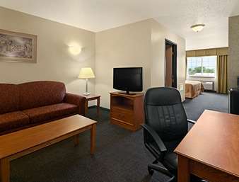 Travelodge & Suites by Wyndham Fargo/Moorhead