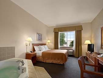 Travelodge & Suites by Wyndham Fargo/Moorhead