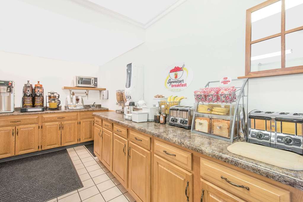 Wrangler Hotel Morris