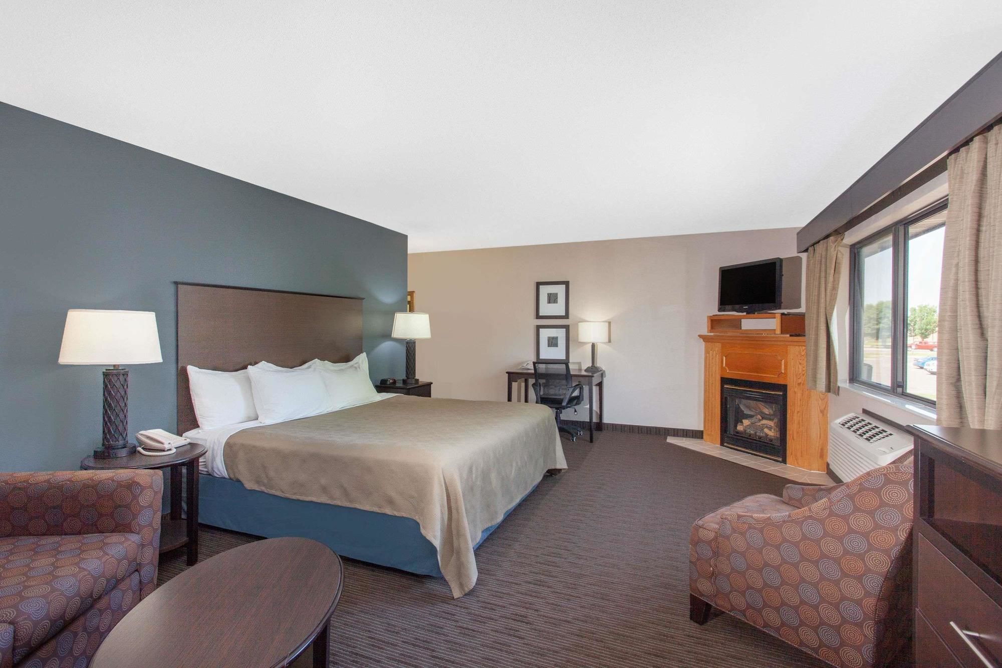 AmericInn by Wyndham North Branch