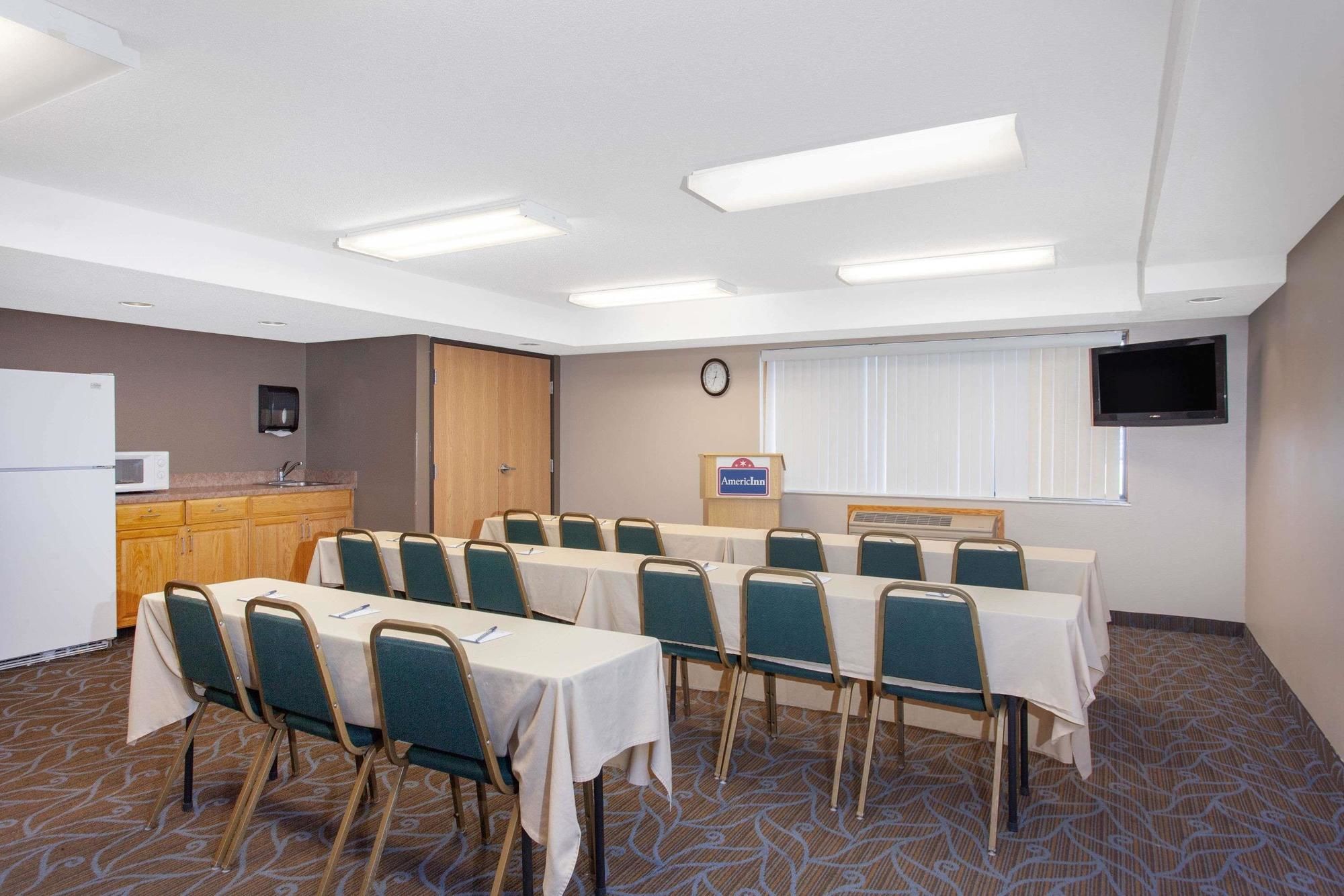 AmericInn by Wyndham North Branch