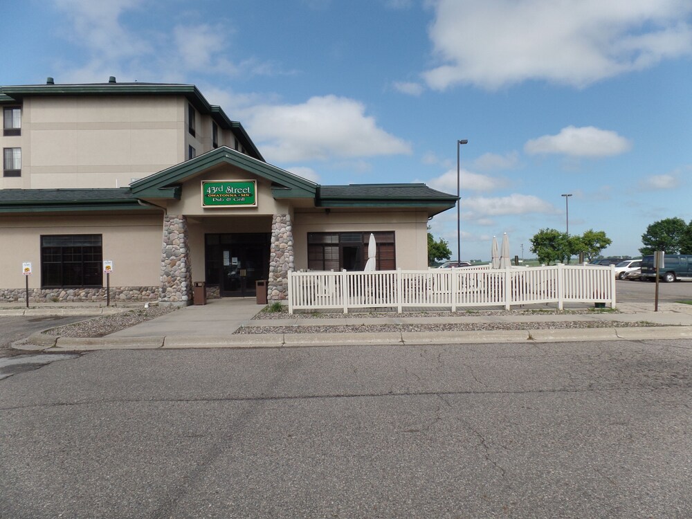 Motel 6 Owatonna, MN - Near Medical Center