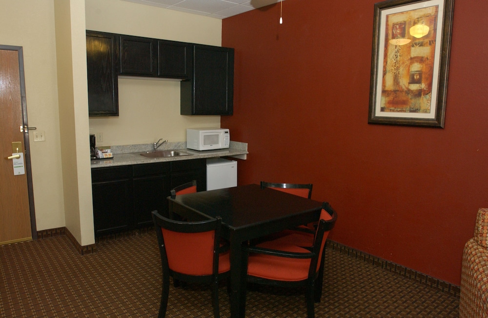 Motel 6 Owatonna, MN - Near Medical Center