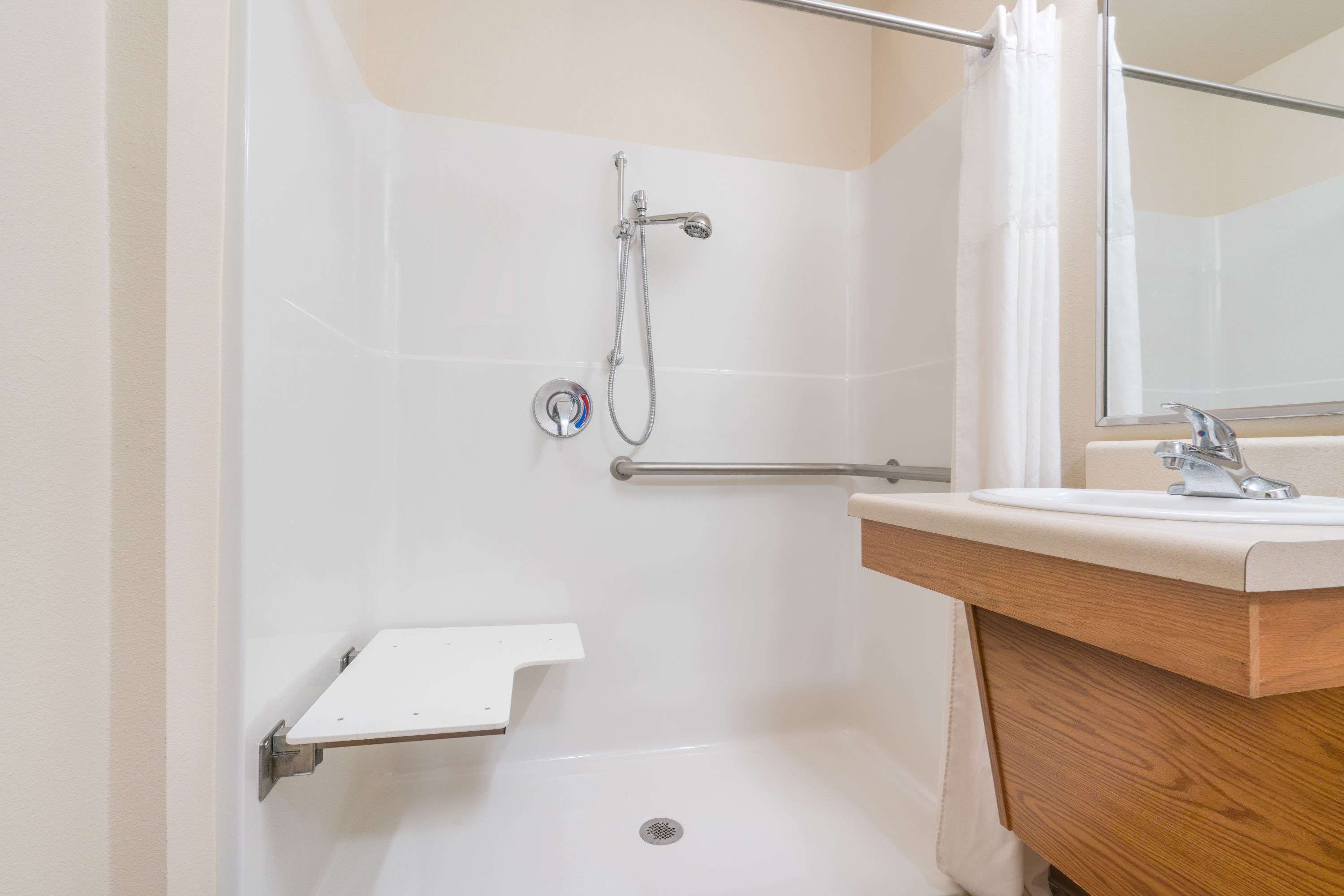 Days Inn & Suites by Wyndham Rochester Mayo Clinic South