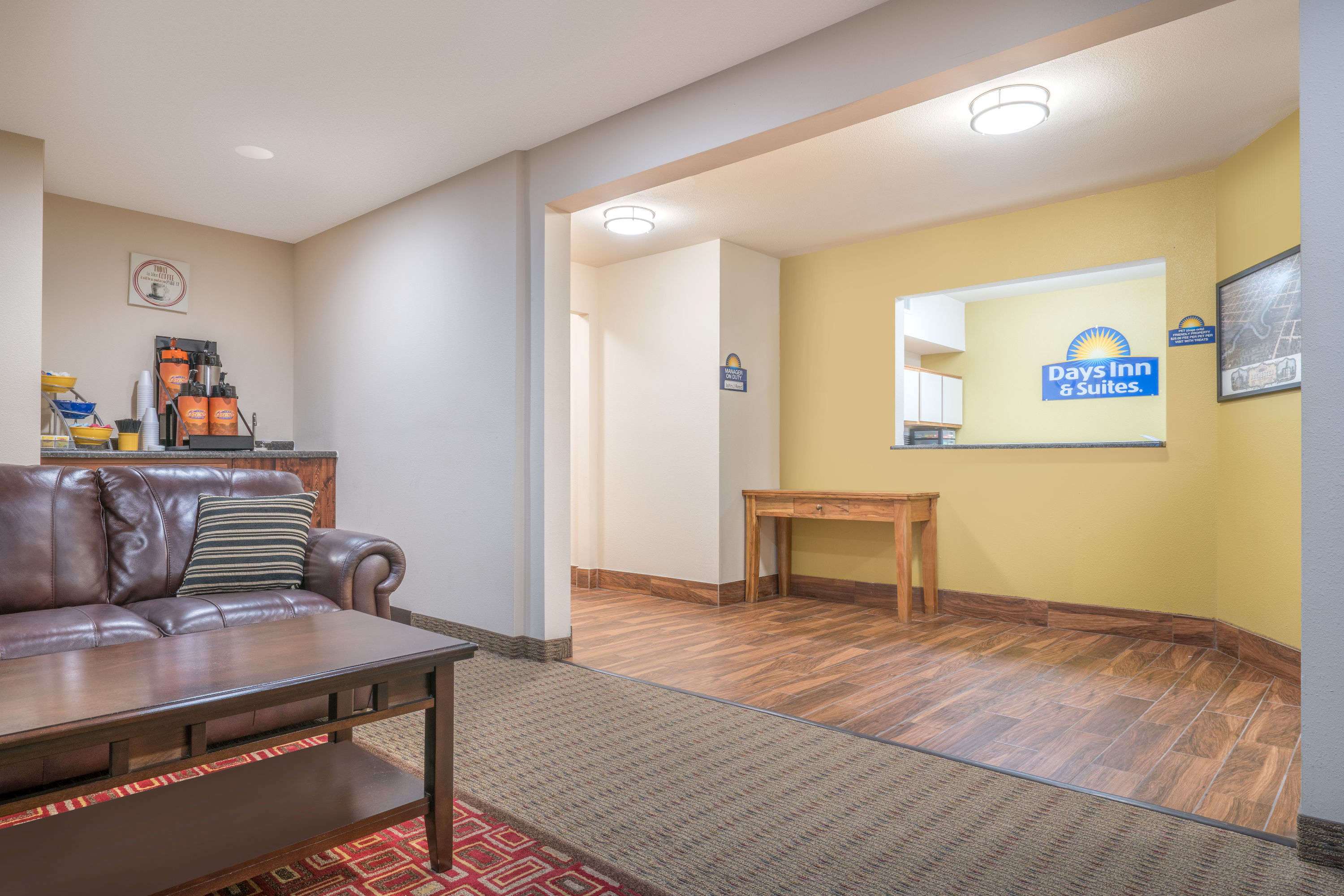 Days Inn & Suites by Wyndham Rochester Mayo Clinic South